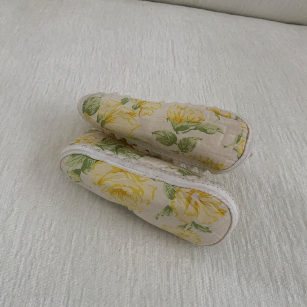 CACHAREL YELLOW INFANT DRESS WITH BONNET & SHOES/ HAT SET SIZE: 3 MONTH - Picture 10 of 12